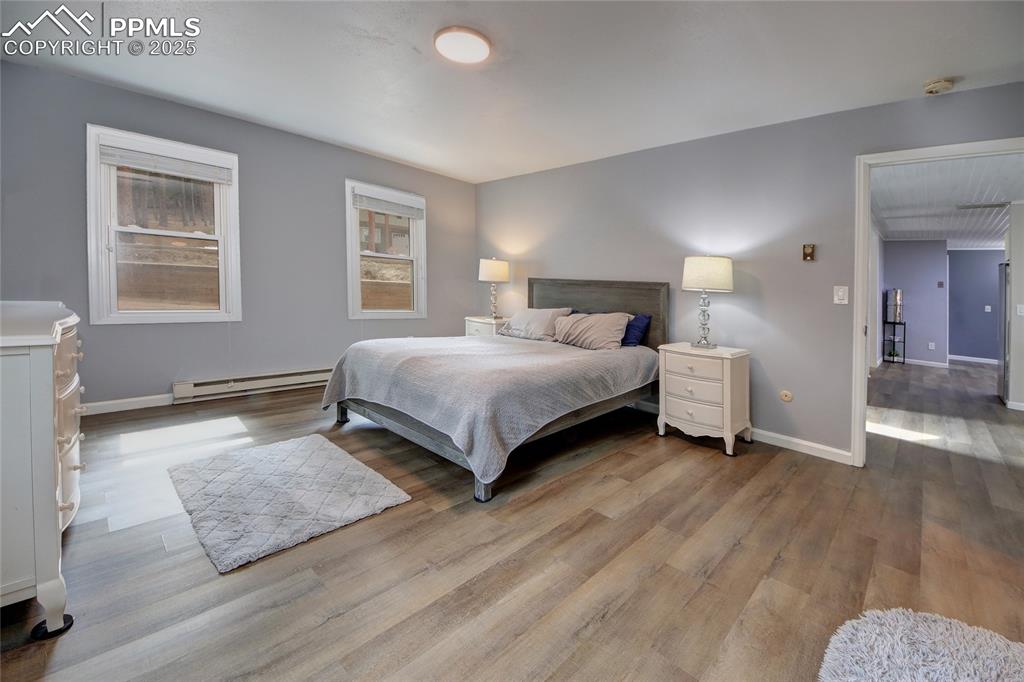 Image 19 of 45: Bedroom