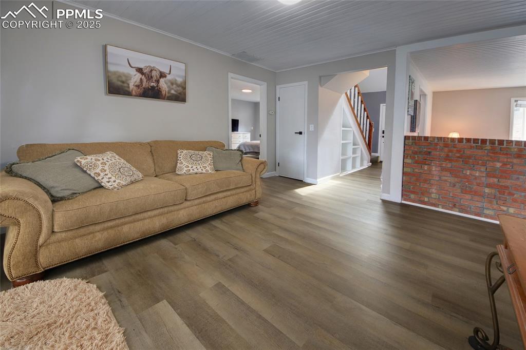 Image 7 of 45: Family Room