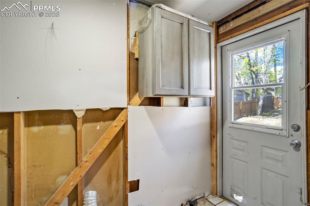 Image 29 of 49: Utility Room