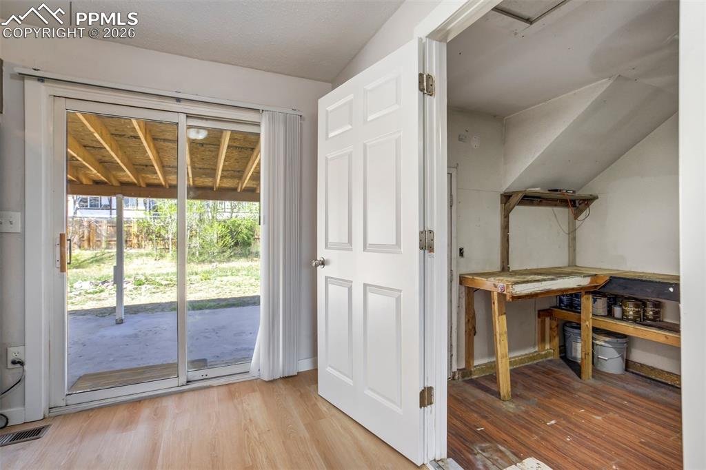 Image 31 of 49: Garage