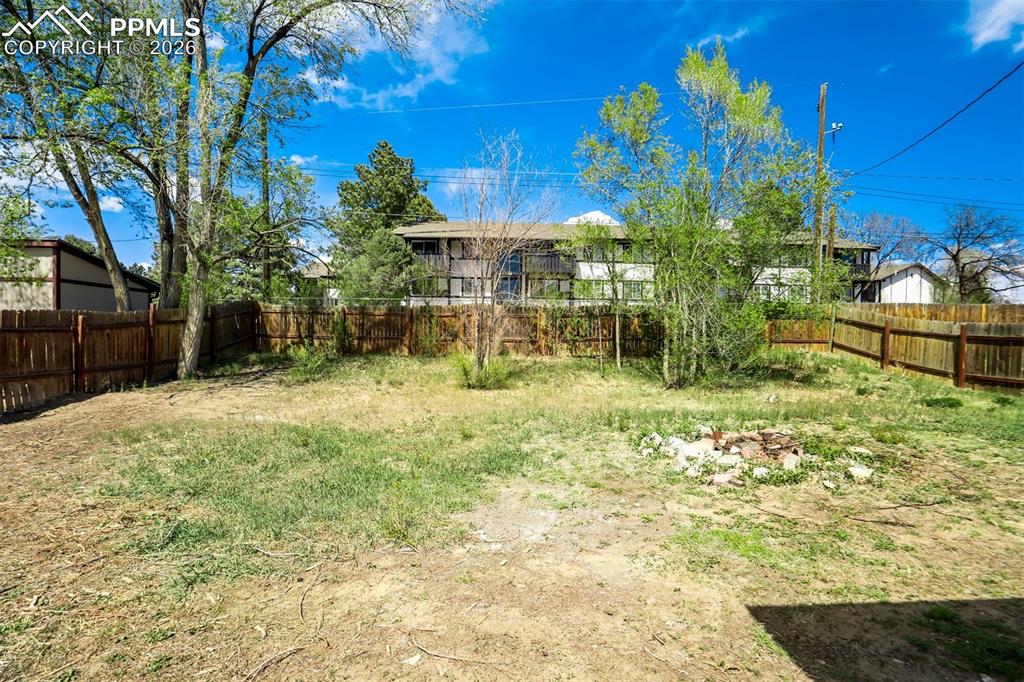 Image 37 of 49: Yard