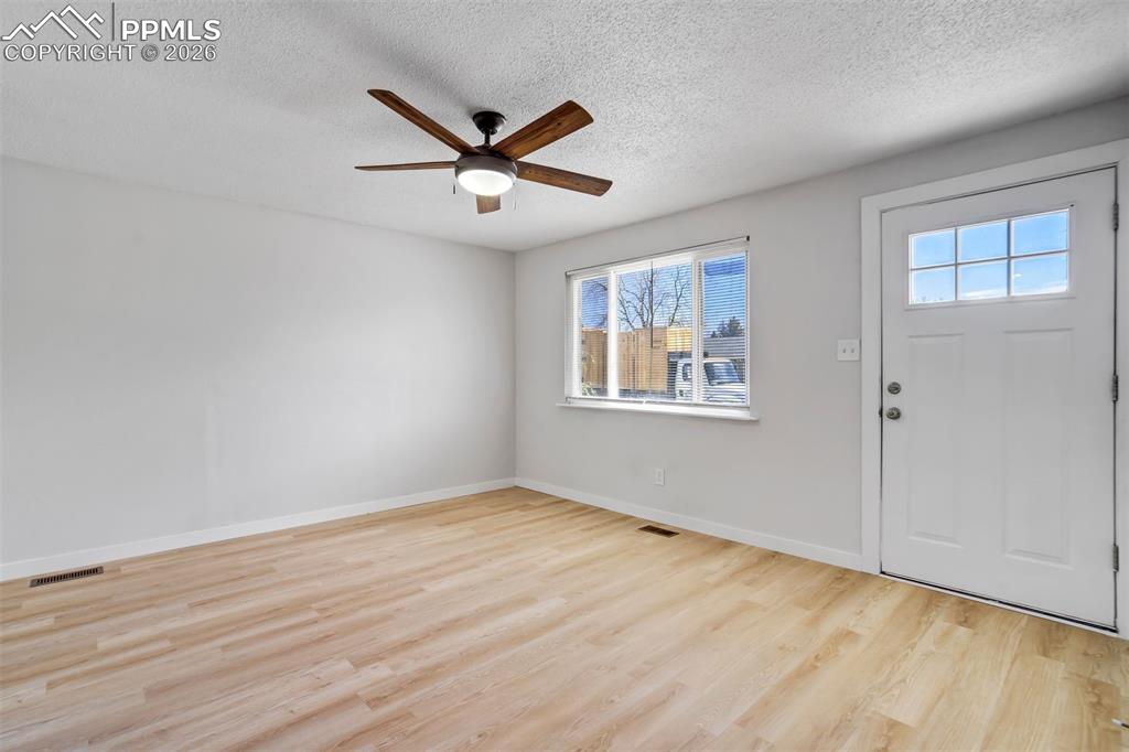 Image 7 of 49: Entry