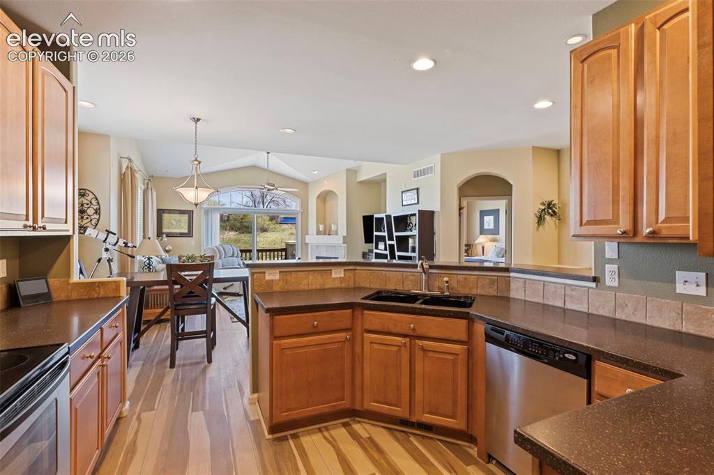 Image 12 of 50: Open Floor Plan