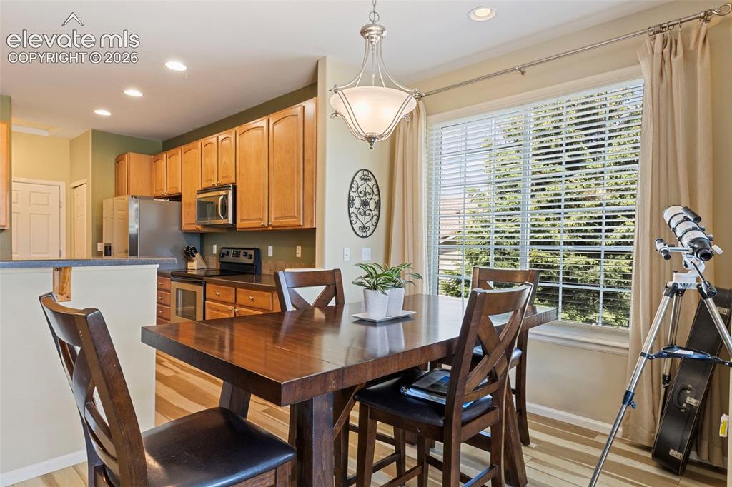 Image 13 of 50: Solid Surface Counters