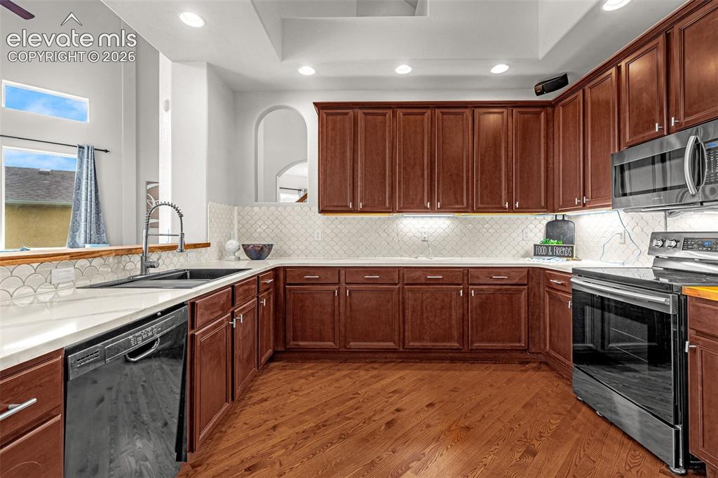 Image 12 of 50: Kitchen
