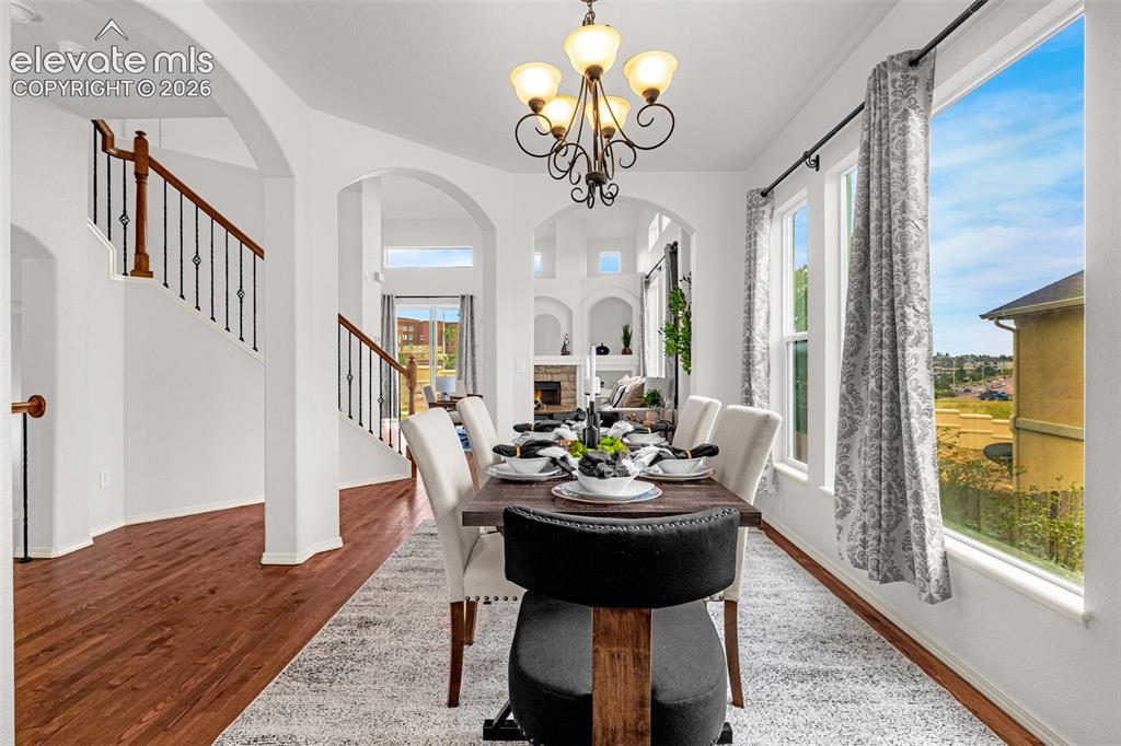 Image 15 of 50: Dining Area