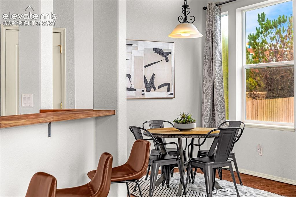 Image 9 of 50: Dining Area