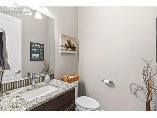 Image 11 of 33: Bathroom