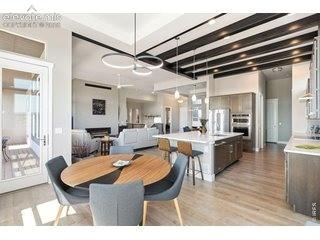 Image 9 of 33: Dining Area