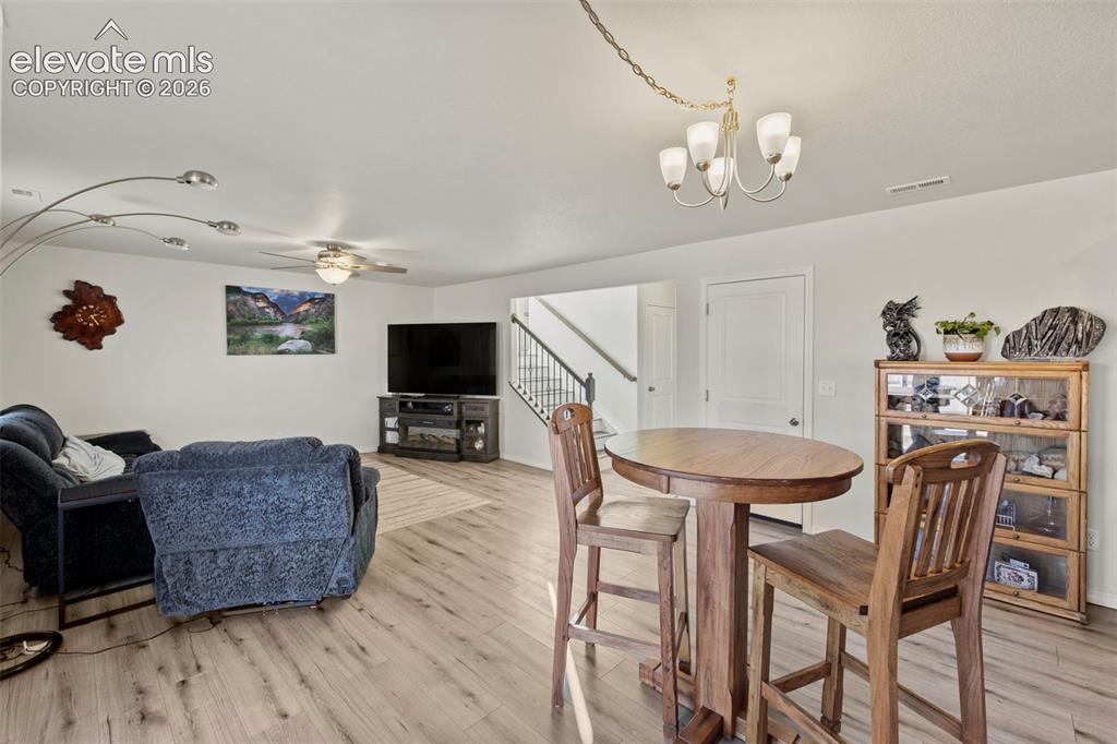 Image 16 of 34: Dining Area