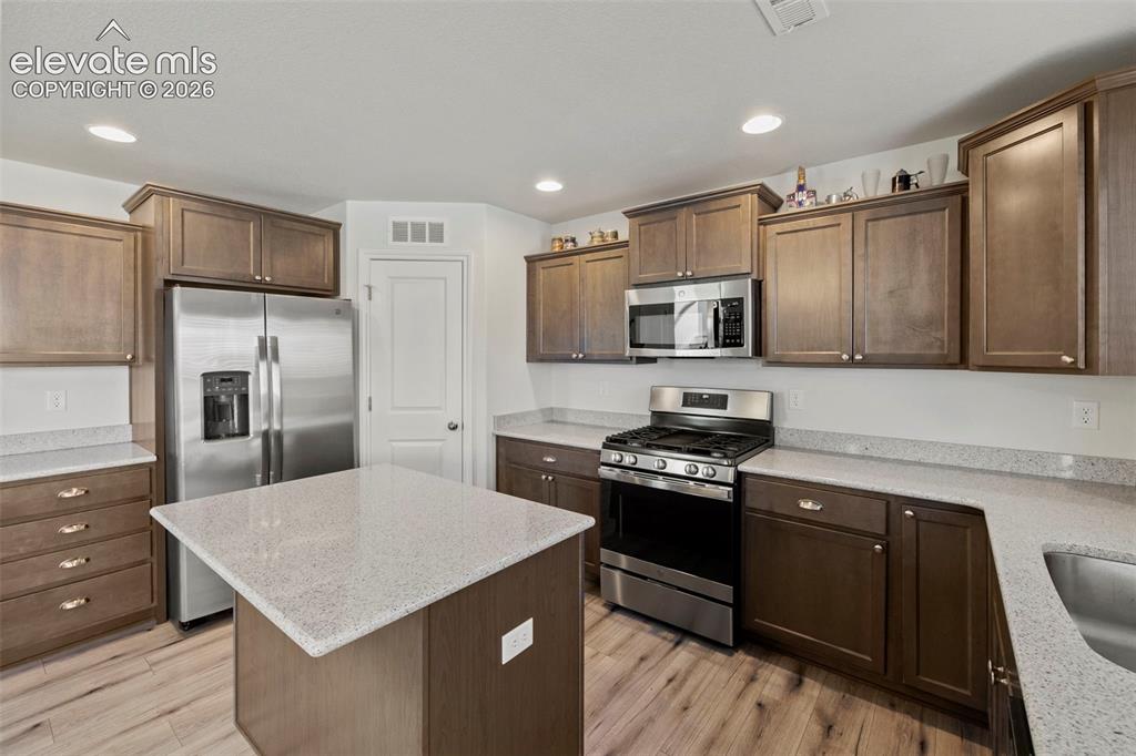 Image 17 of 34: Kitchen