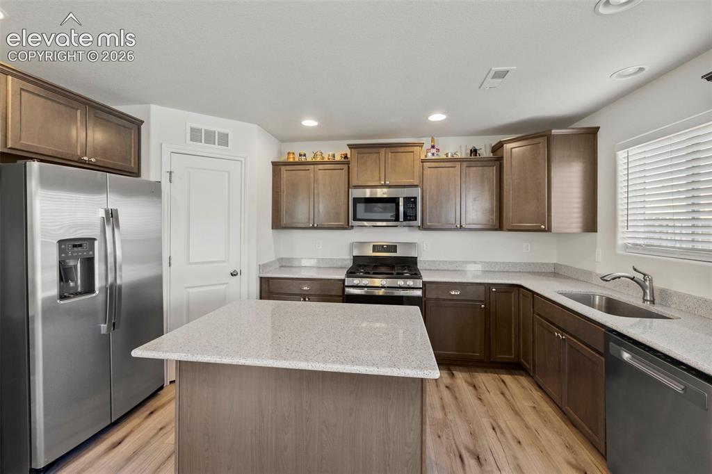 Image 18 of 34: Kitchen
