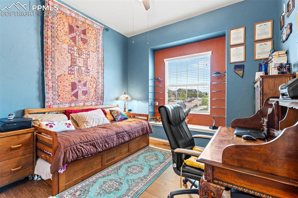 Image 21 of 42: Office