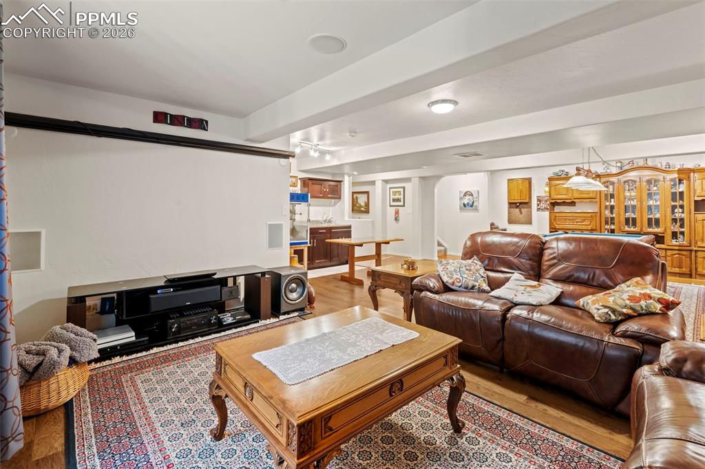 Image 28 of 42: Living Room