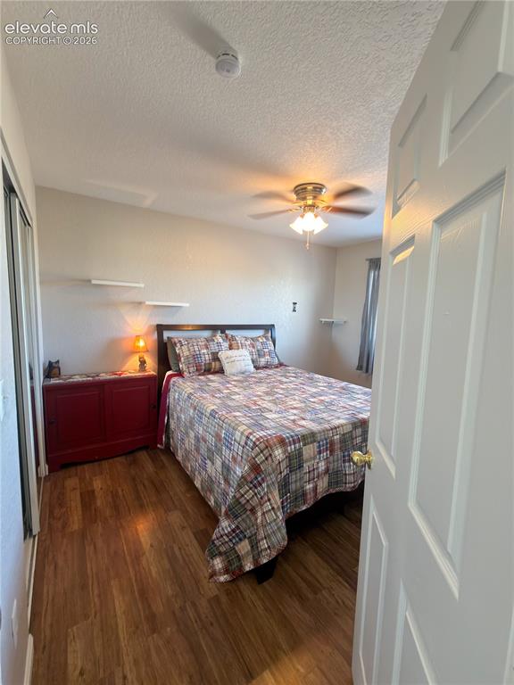 Image 11 of 30: Bedroom