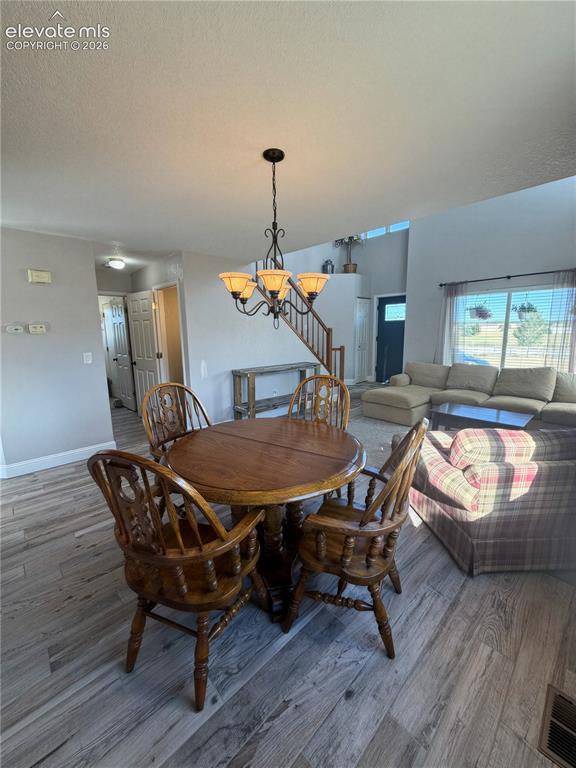 Image 16 of 30: Dining Area