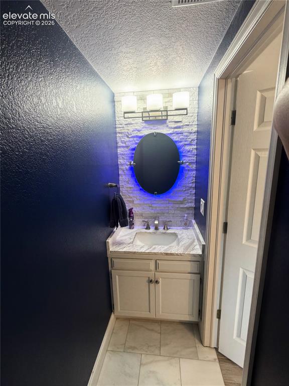 Image 17 of 30: Bathroom
