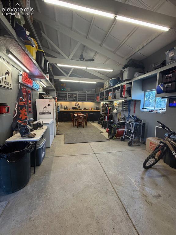 Image 29 of 30: Garage