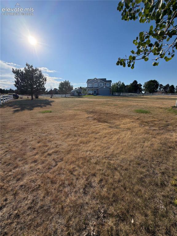 Image 9 of 30: Yard