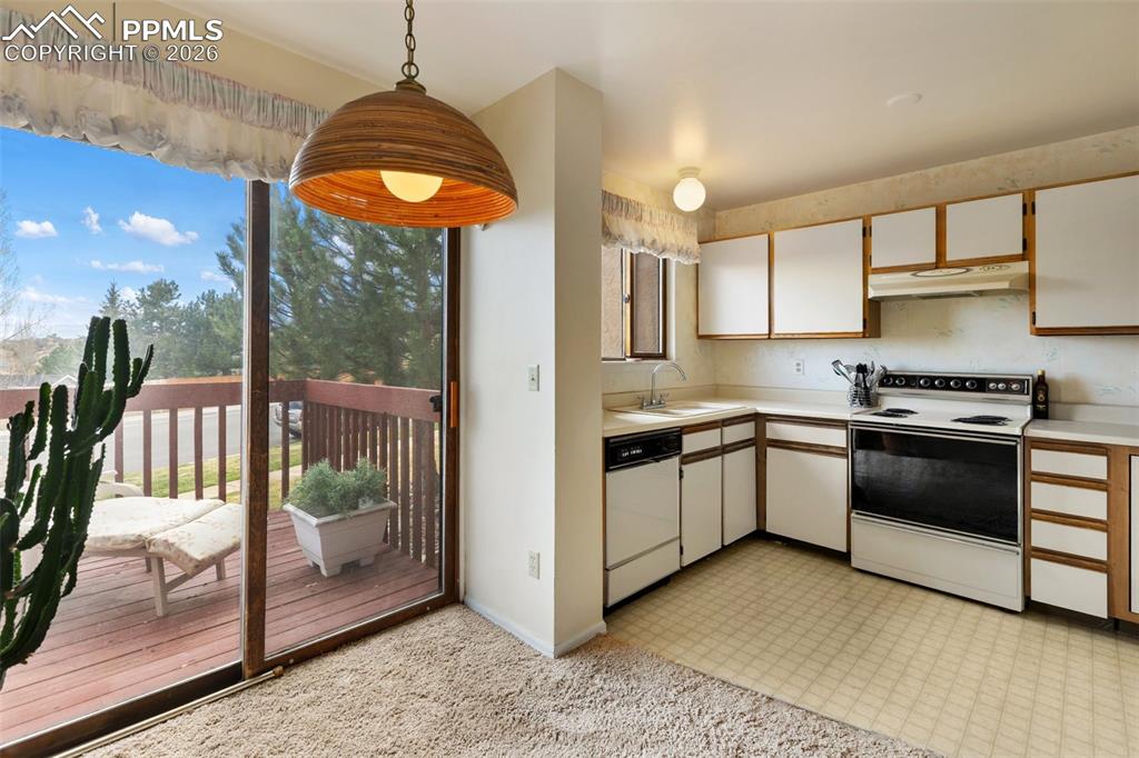 Image 10 of 32: Living Room