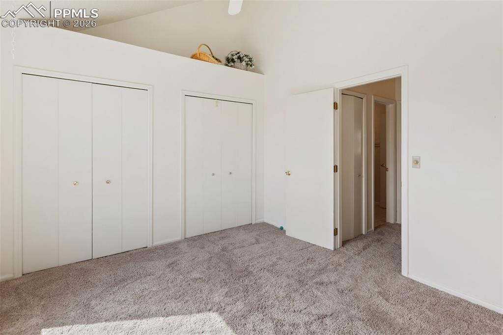 Image 16 of 32: Living Room