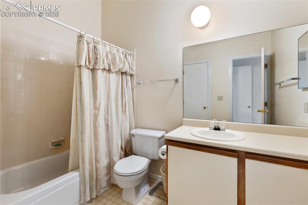 Image 22 of 32: Back deck view