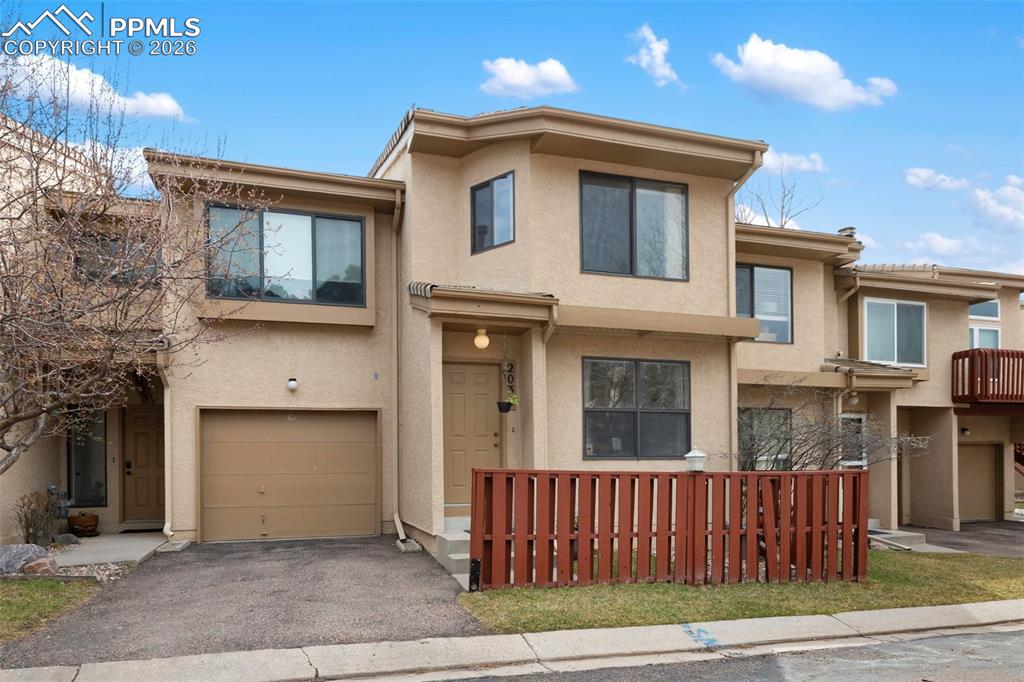 Image 23 of 32: Half bathroom