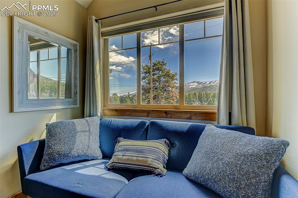 Image 23 of 28: Sitting Room