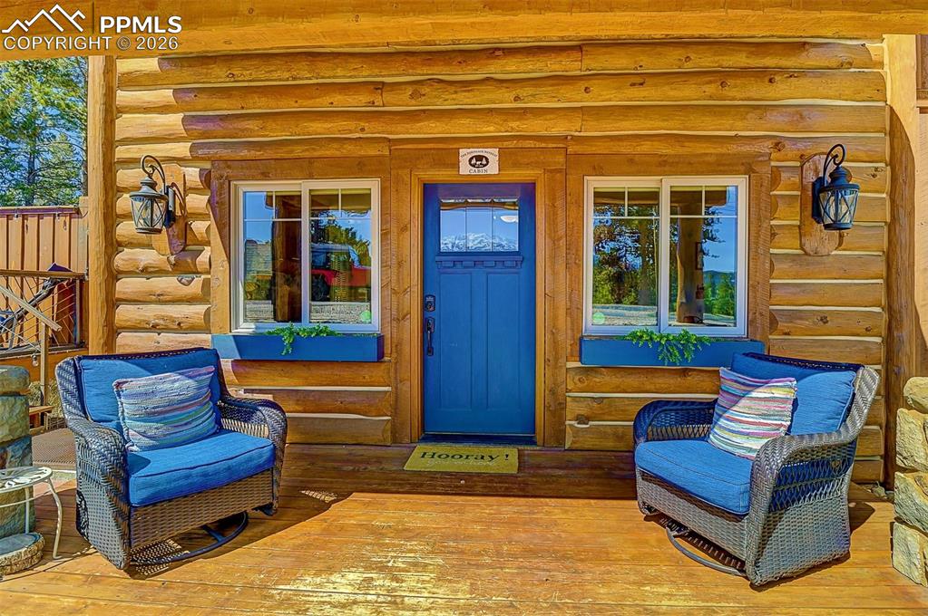 Image 5 of 28: Property entrance