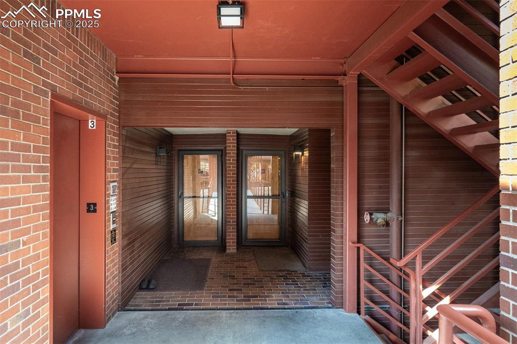 Image 14 of 49: Entry
