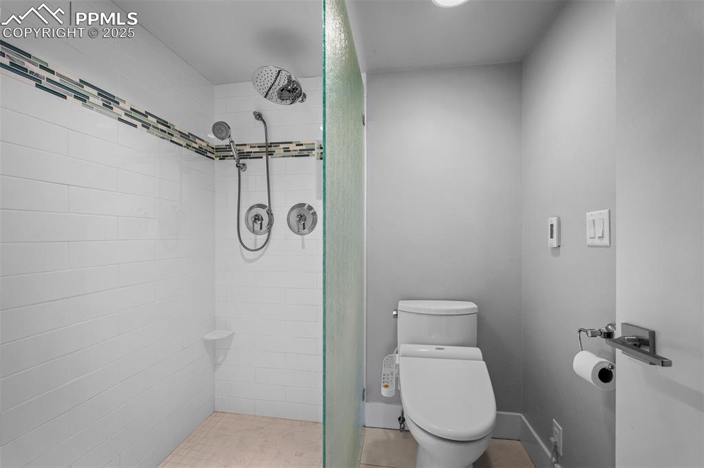 Image 42 of 49: Bathroom