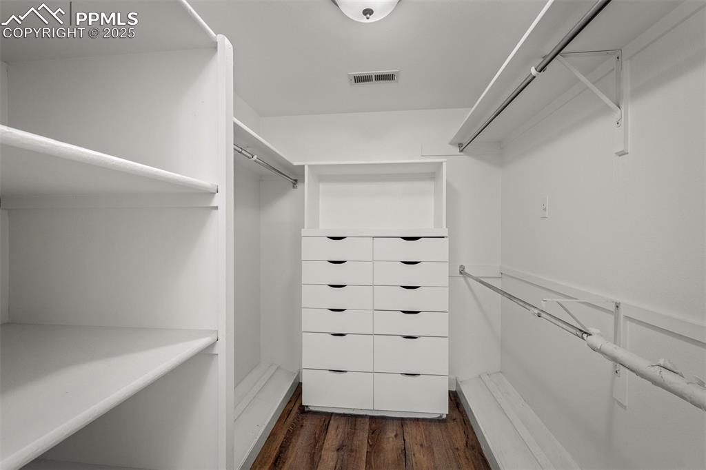 Image 43 of 49: Closet