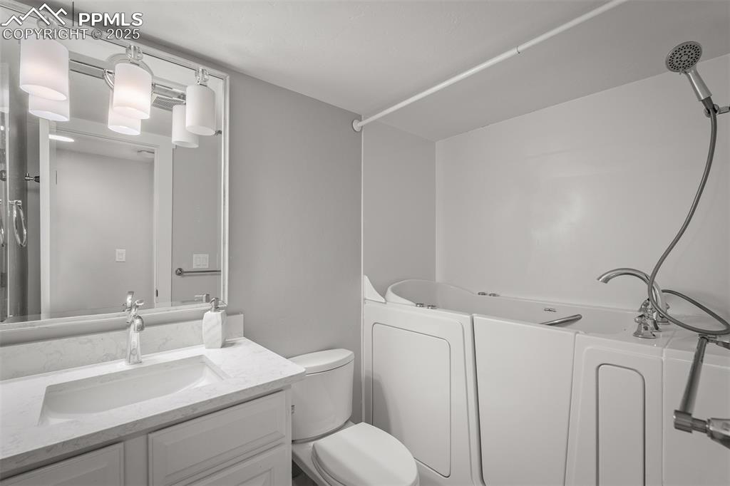 Image 47 of 49: Bathroom