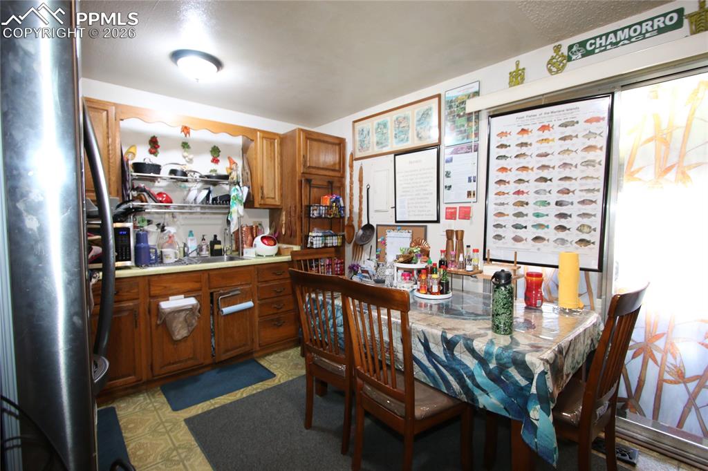 Image 5 of 12: Dining Area