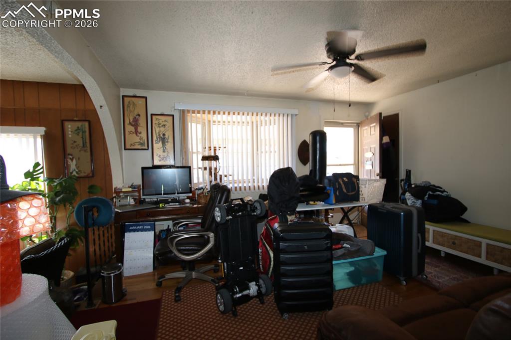 Image 6 of 12: Office