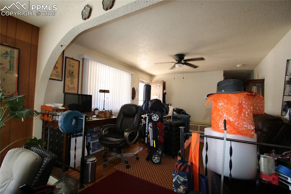 Image 7 of 12: Office