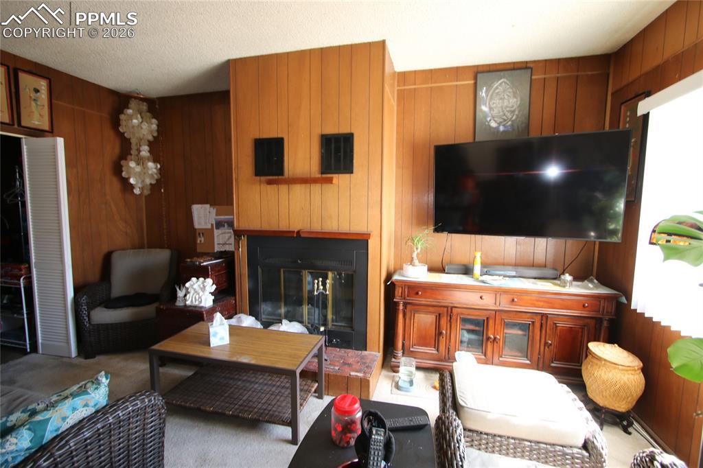 Image 8 of 12: Living Room