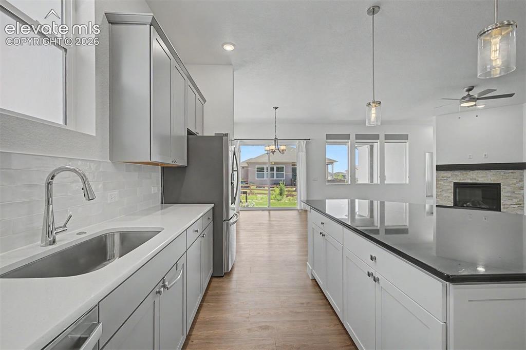 Image 12 of 50: Kitchen