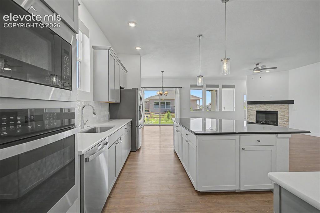 Image 13 of 50: Kitchen