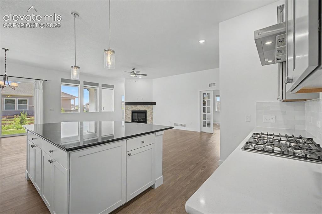Image 14 of 50: Kitchen