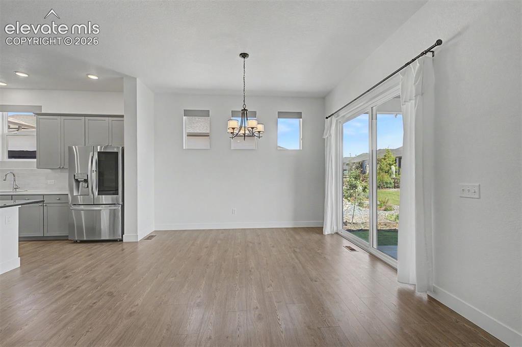 Image 18 of 50: Living Room