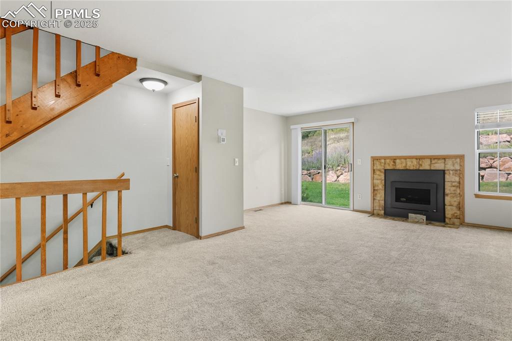 Image 13 of 31: Living Room