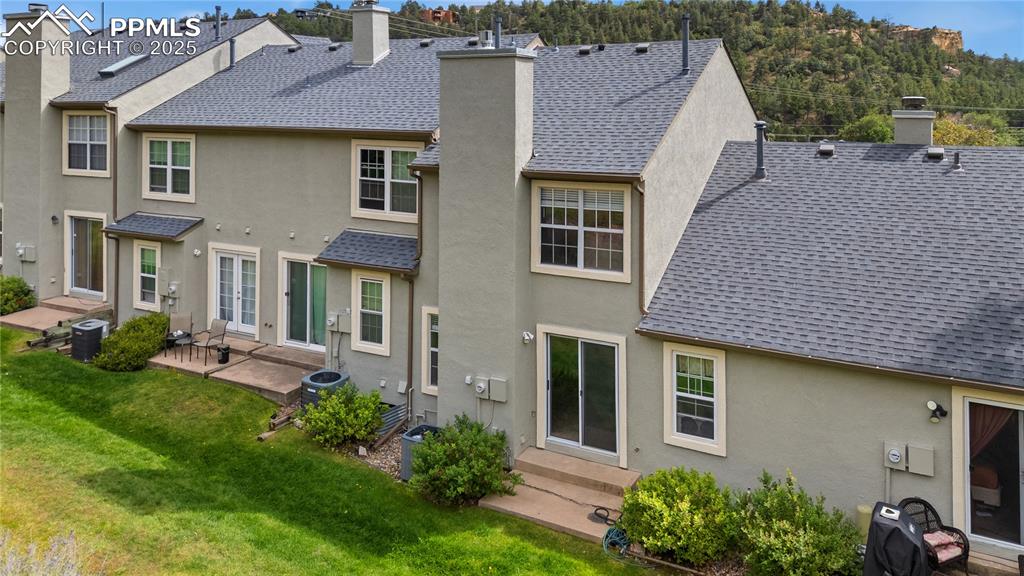 Image 27 of 31: Back of Structure