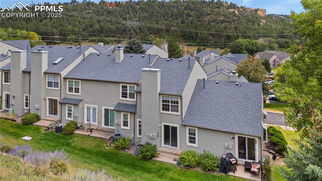 Image 6 of 31: Back of Structure