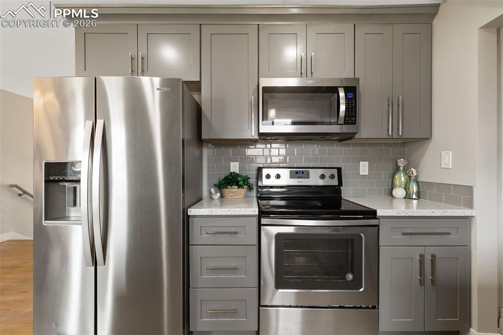 Image 14 of 39: Kitchen