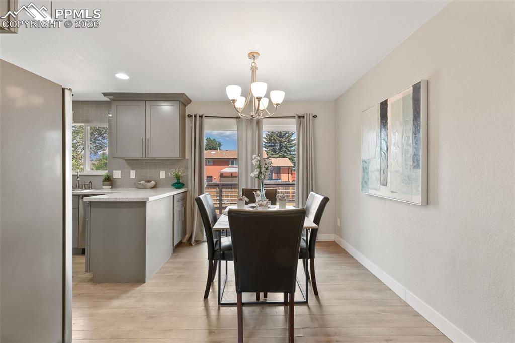 Image 9 of 39: Dining Area