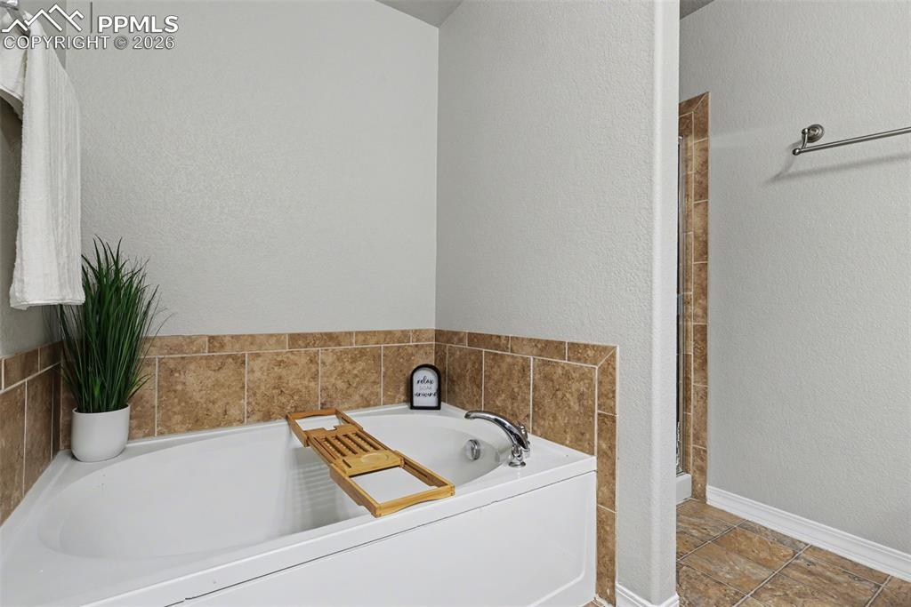 Image 13 of 27: Bathroom