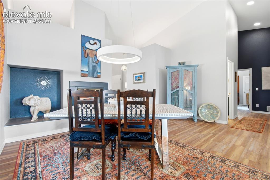 Image 10 of 49: Dining Area