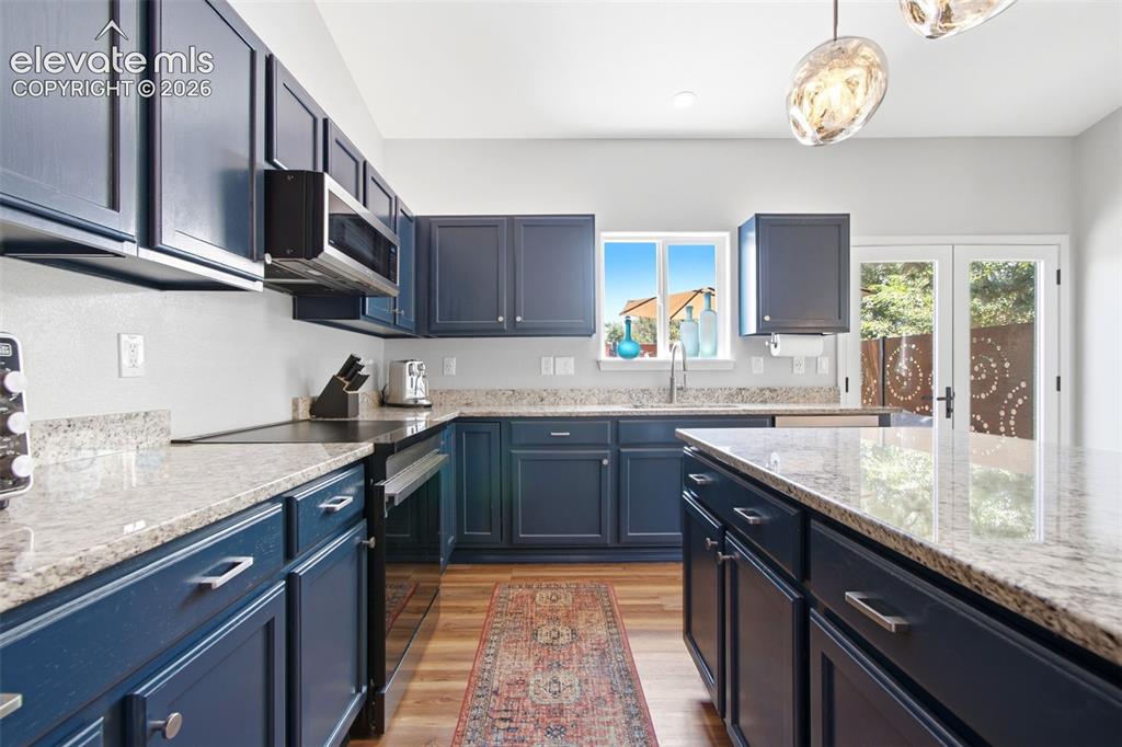 Image 12 of 49: Kitchen