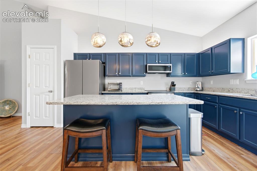 Image 14 of 49: Kitchen